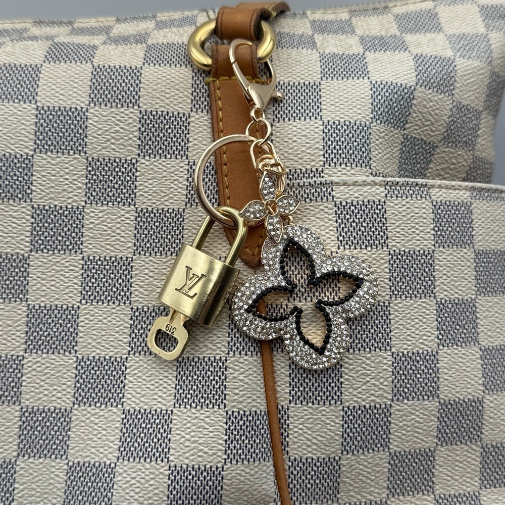 Authentic Louis Vuitton Lock & Key on Unbranded BagCharm Key Chain Black Crystal - Picture 4 of 4